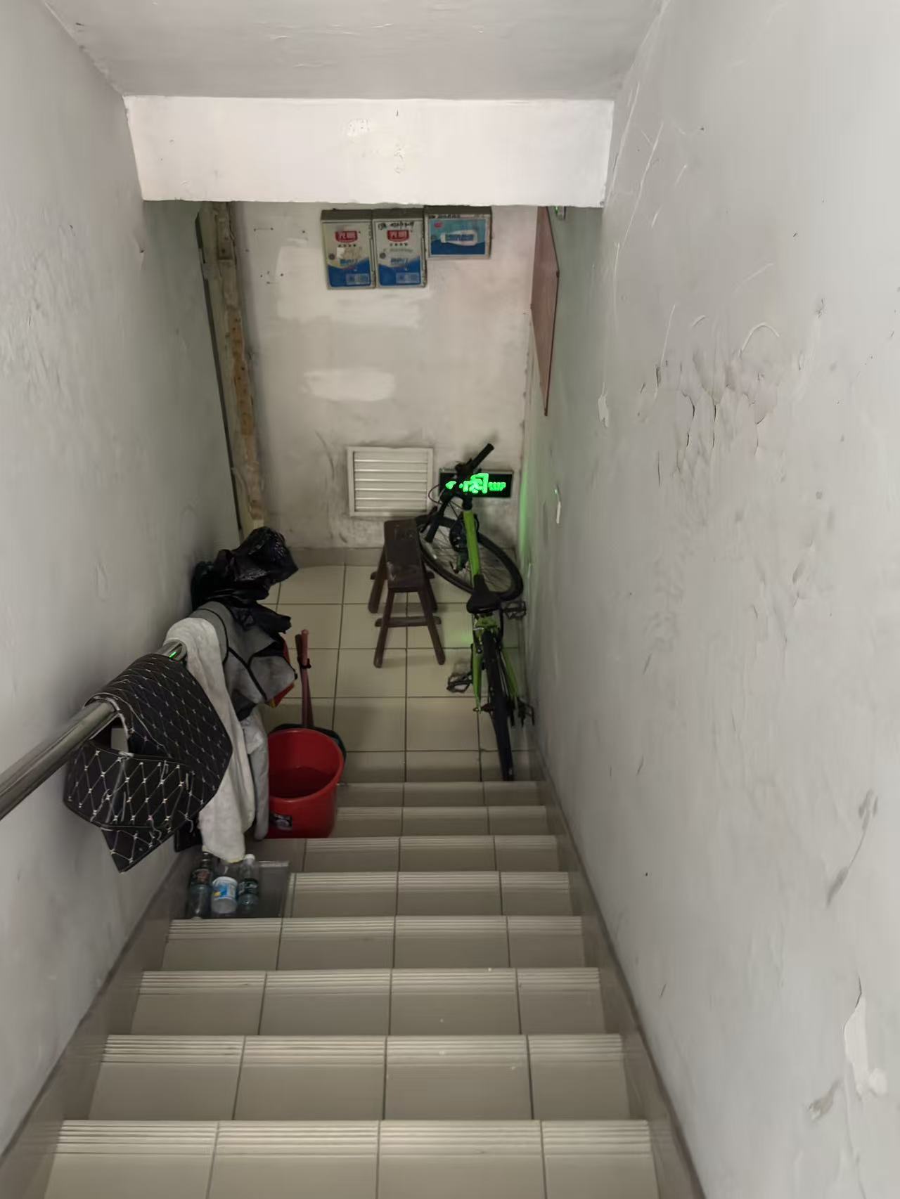 楼梯间自行车占用