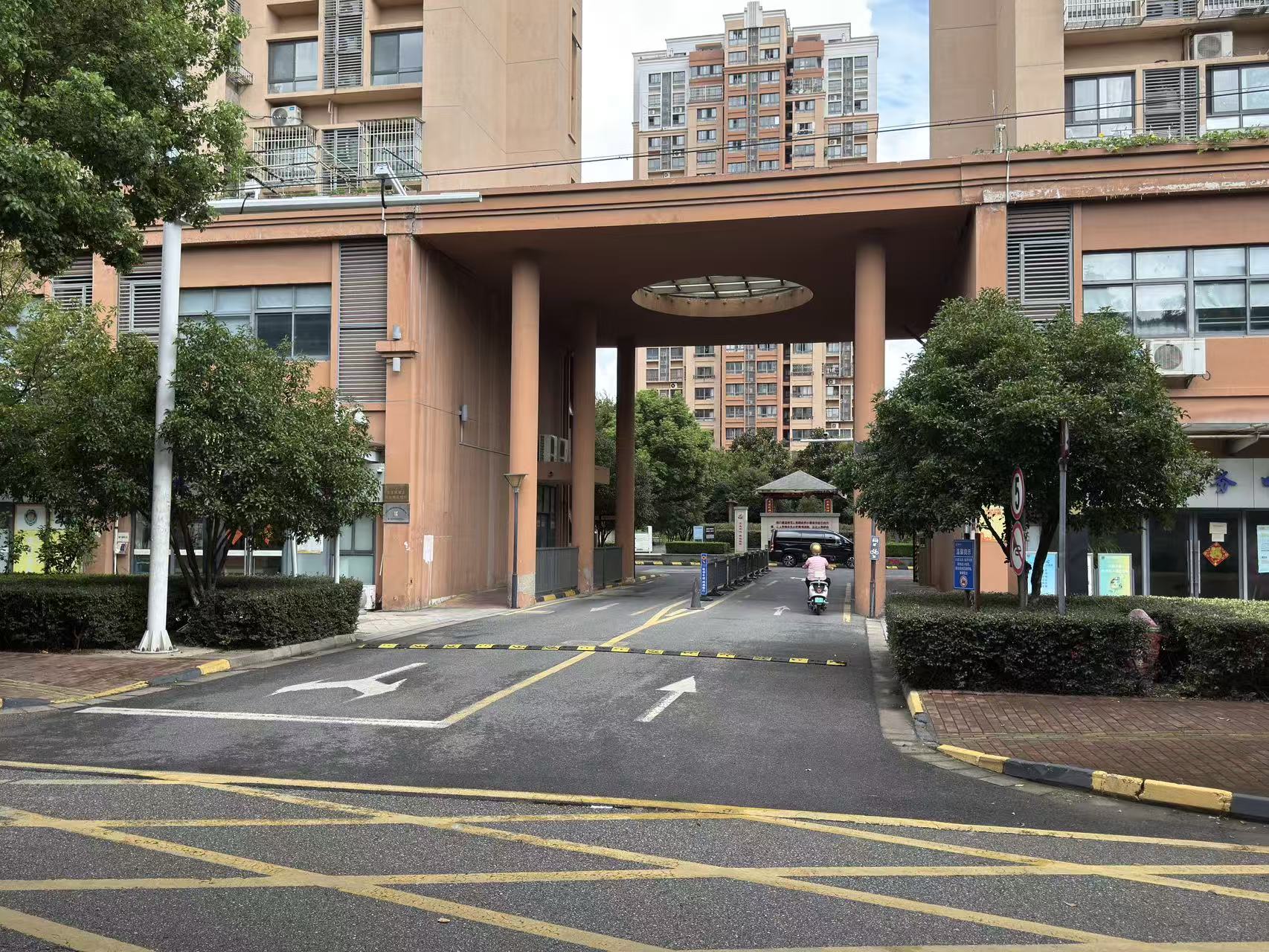 高层小区大门